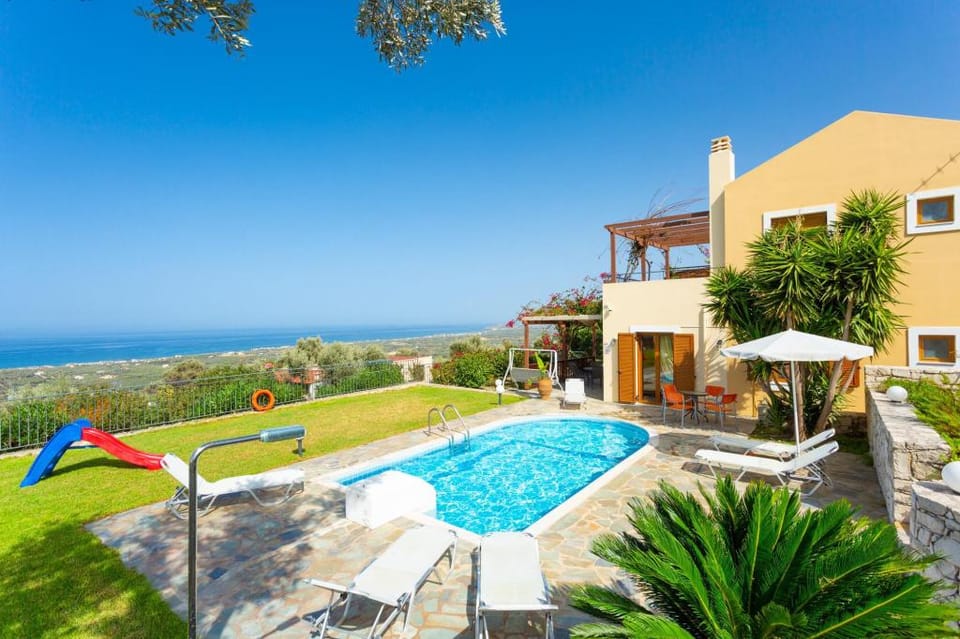 Villa Garifallia: Large Private Pool, Sea Views, A/C, WiFi                                           Apartment in Crete