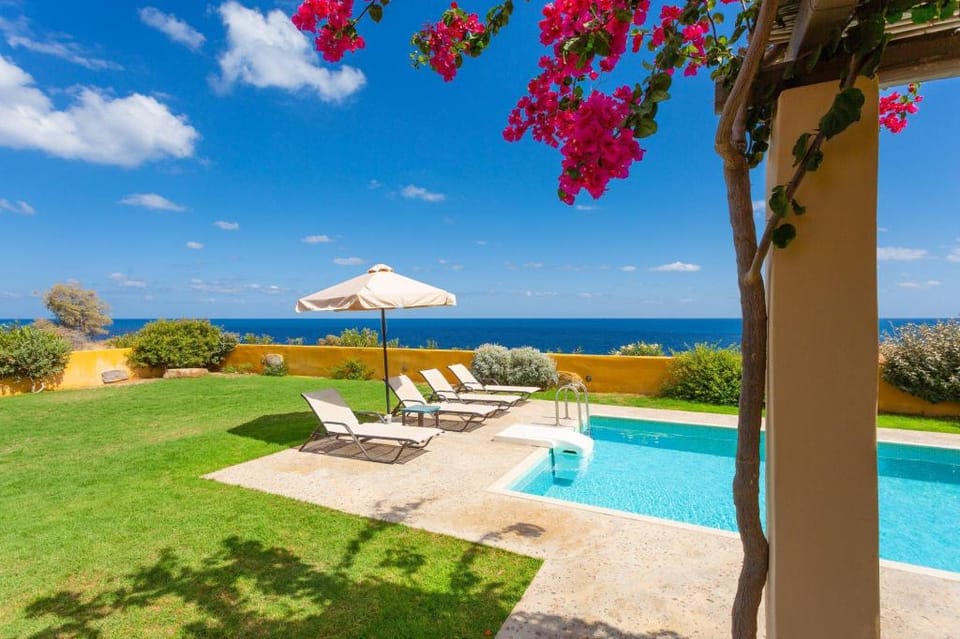 Villa Almira: Large Private Pool, Walk to Beach, Sea Views, A/C, WiFi, Car Not Required              Apartment in Panormos in Rethymno