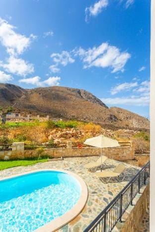 Villa Stratos: Large Private Pool, Sea Views, A/C, WiFi, Eco-Friendly                                Apartment in Crete