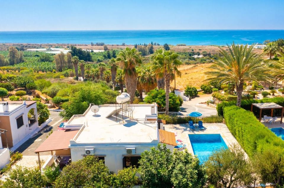 Villa Lela Tria: Large Private Pool, Walk to Beach, Sea Views, A/C, WiFi, Car Not Required, Eco-Frie Apartment in Peyia