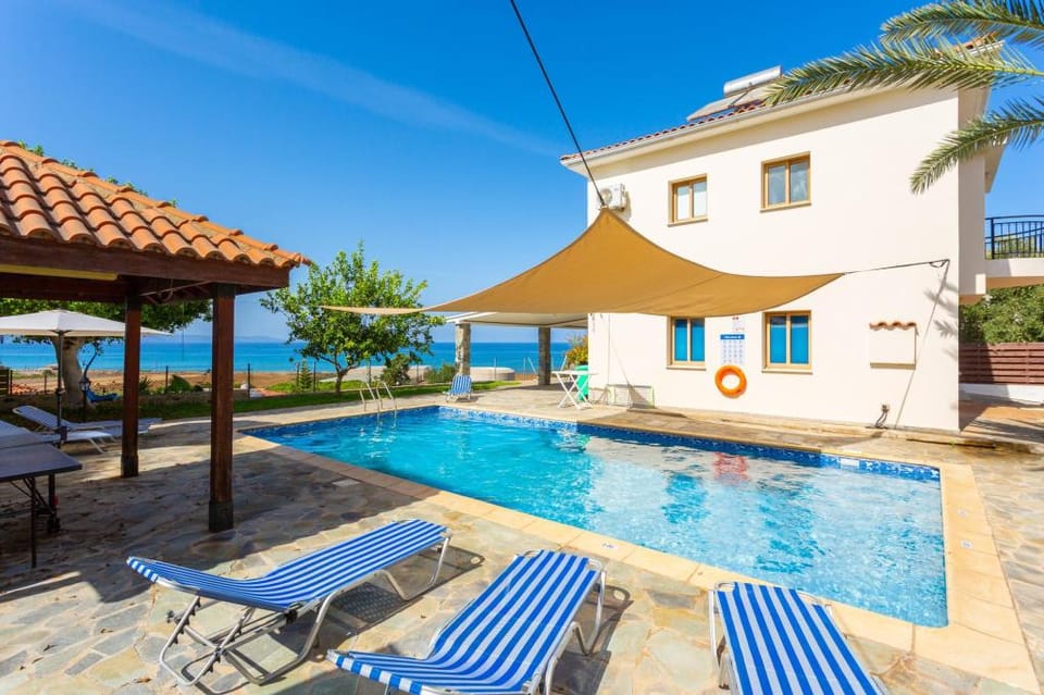 Villa Argaka Sunset: Large Private Pool, Walk to Beach, Sea Views, A/C, WiFi, Eco-Friendly           Apartment in Paphos District