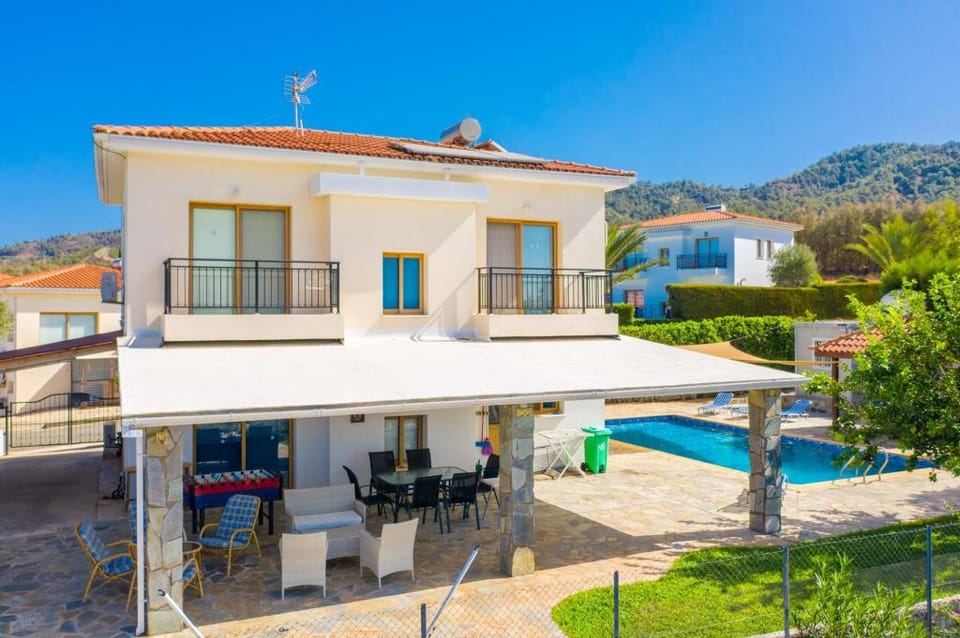 Villa Argaka Sunset: Large Private Pool, Walk to Beach, Sea Views, A/C, WiFi, Eco-Friendly           Apartment in Paphos District
