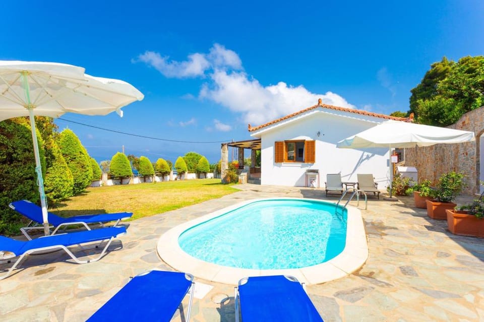 Villa Katerina: Private Pool, Sea Views, A/C, WiFi                                                   Apartment in Sporades, Greece