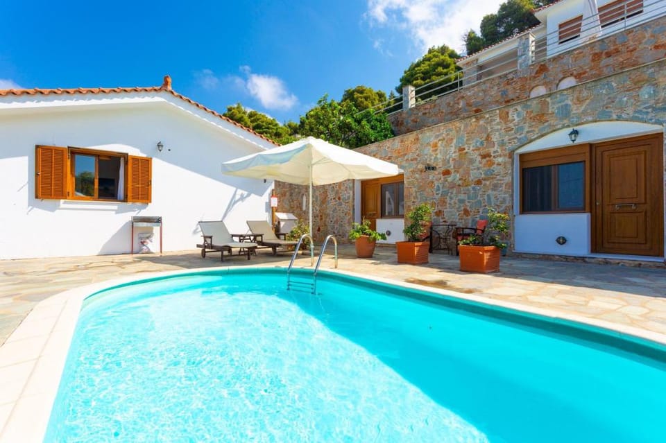 Villa Katerina: Private Pool, Sea Views, A/C, WiFi                                                   Apartment in Sporades, Greece