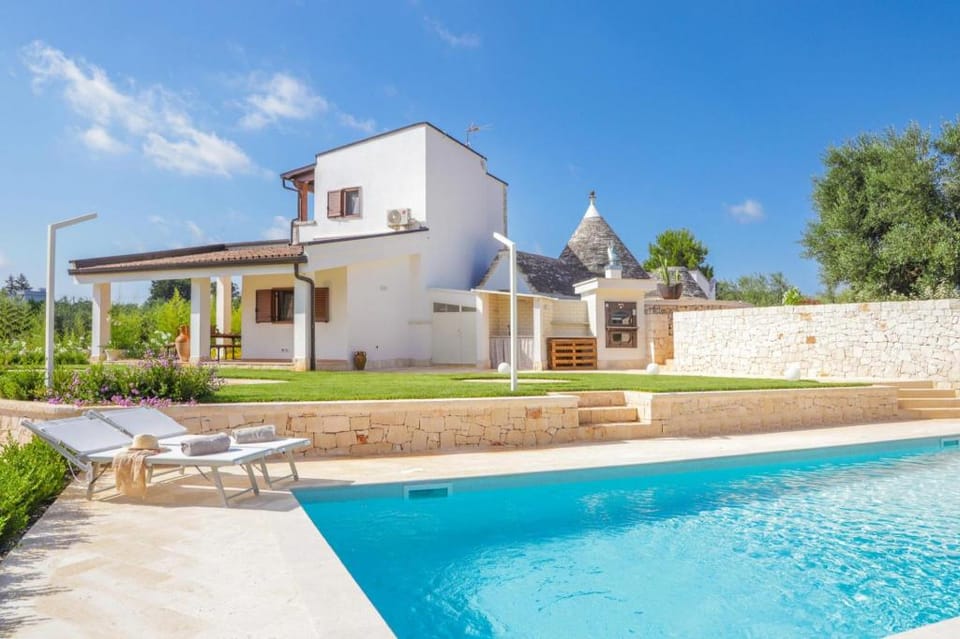 TD Trulli Saveni Trulli with Pool Near the Centre Apartment in Apulia