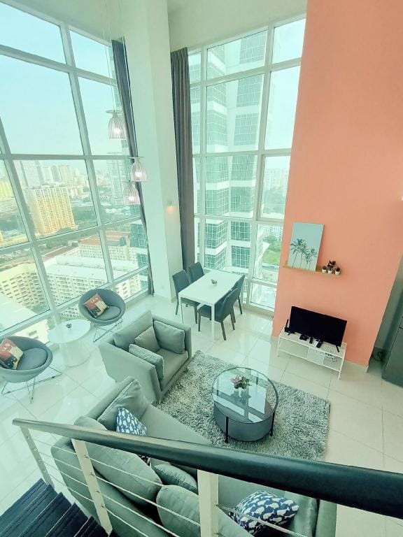 High Floor Maritime Duplex 2BR for 4-9pax @ Town Vacation rental in George Town