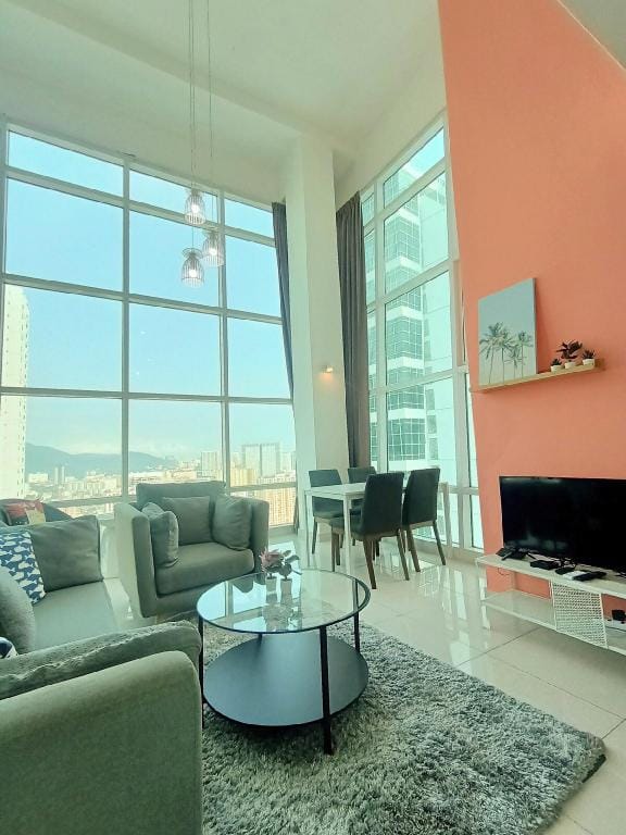 High Floor Maritime Duplex 2BR for 4-9pax @ Town Vacation rental in George Town