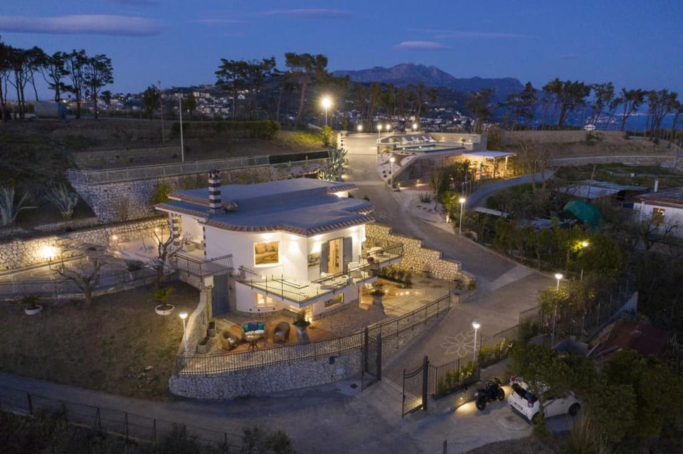 Villa Ligea with Private Swimming Pool, Sea View and Parking Apartment in Massa Lubrense