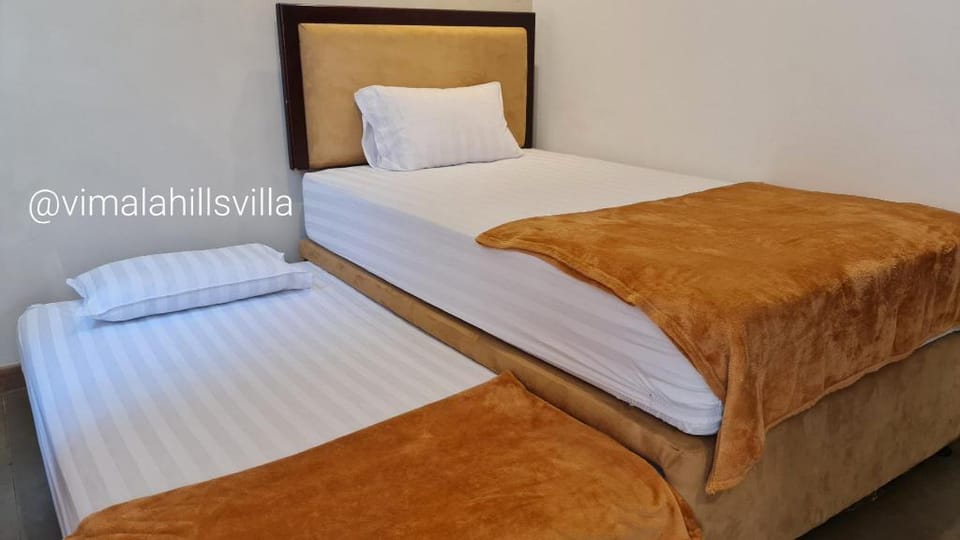 Premier 4 Bedrooms Private Pool at Vimala Hills.. Villa in West Java