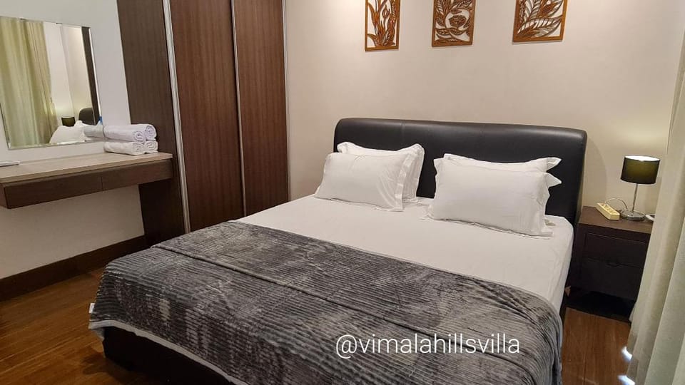 Premier 4 Bedrooms Private Pool at Vimala Hills.. Villa in West Java