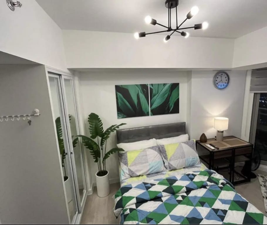 Rooftop Villa w/ Views of Mt. Arayat & City Lights Apartment in Calabarzon
