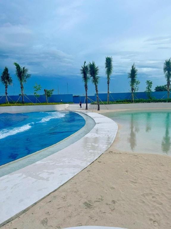 Minimalist High-Rise Studio w/ Balcony  Vacation rental in Calabarzon