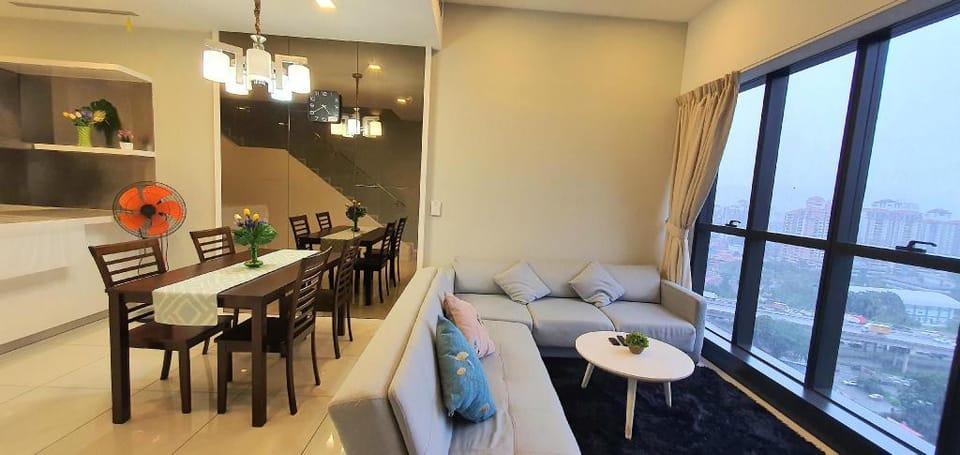 M City Duplex with KLCC Lake View, infinity pool Apartment in Federal Territory of Kuala Lumpur