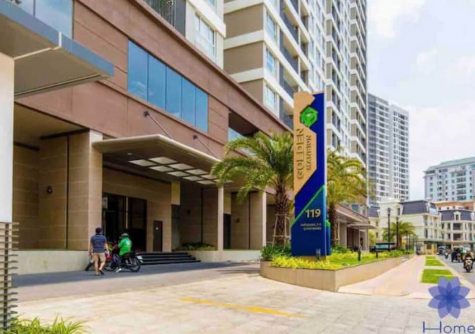 Luxury 2Brs Free Pool Gym Netflix 5Mins To Airport Apartment in Ho Chi Minh City