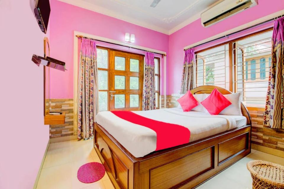 Goroomgo Green Gold Resort Lataguri Hotel in West Bengal