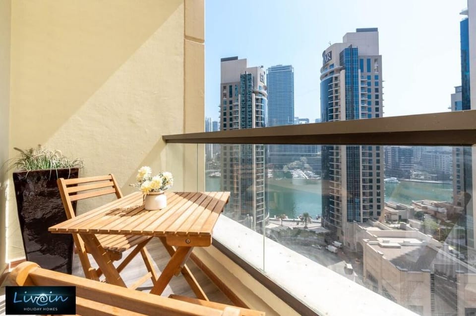 Live in Holiday Homes  Apartment in Dubai