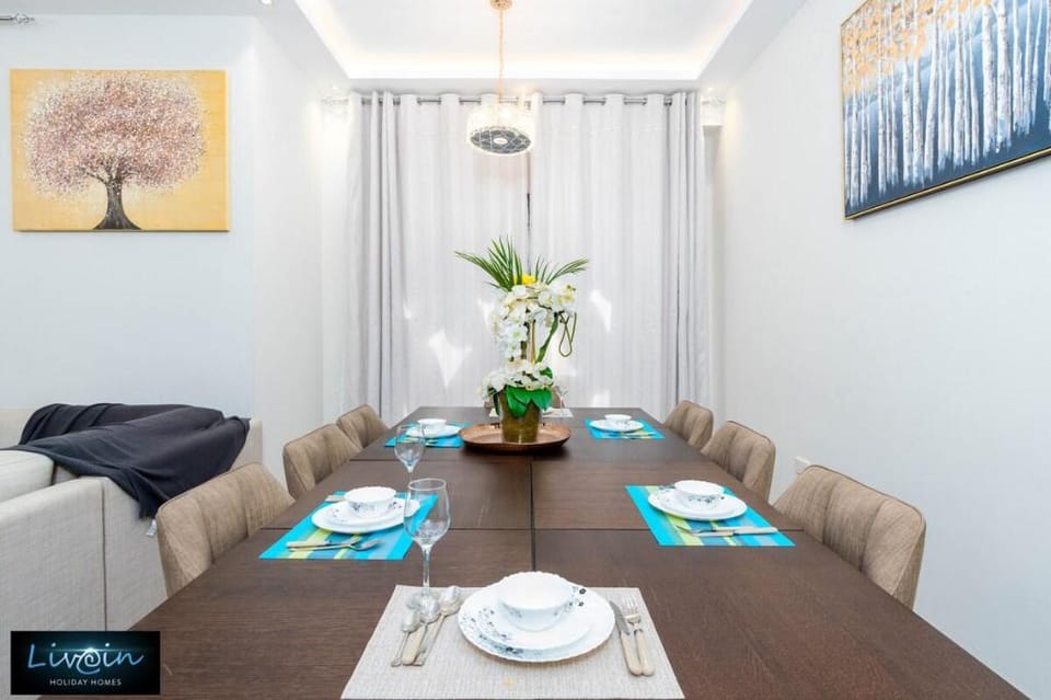 Live in Holiday Homes  Apartment in Dubai