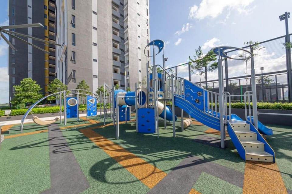 The Burger Slidehouse & Rock Climbing | 6 Pax  Apartment in Johor