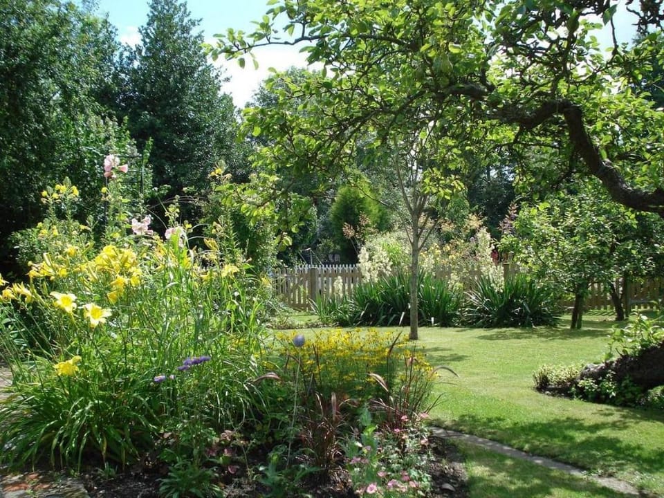 The Bell House- Beautiful cottage on the green Vacation rental in Dover District