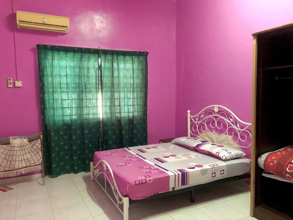 HOMESTAY TEPI PANTAI CRYSTAL BAY Vacation rental in Malacca