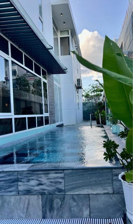 Sea view Villa 5 Bedrooms near neach  Villa in Da Nang