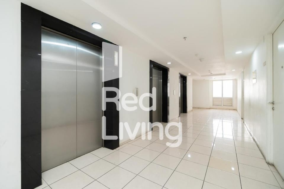 RedLiving Apartemen Bassura City - Vina Tan Tower Flamboyan Hotel in Jakarta