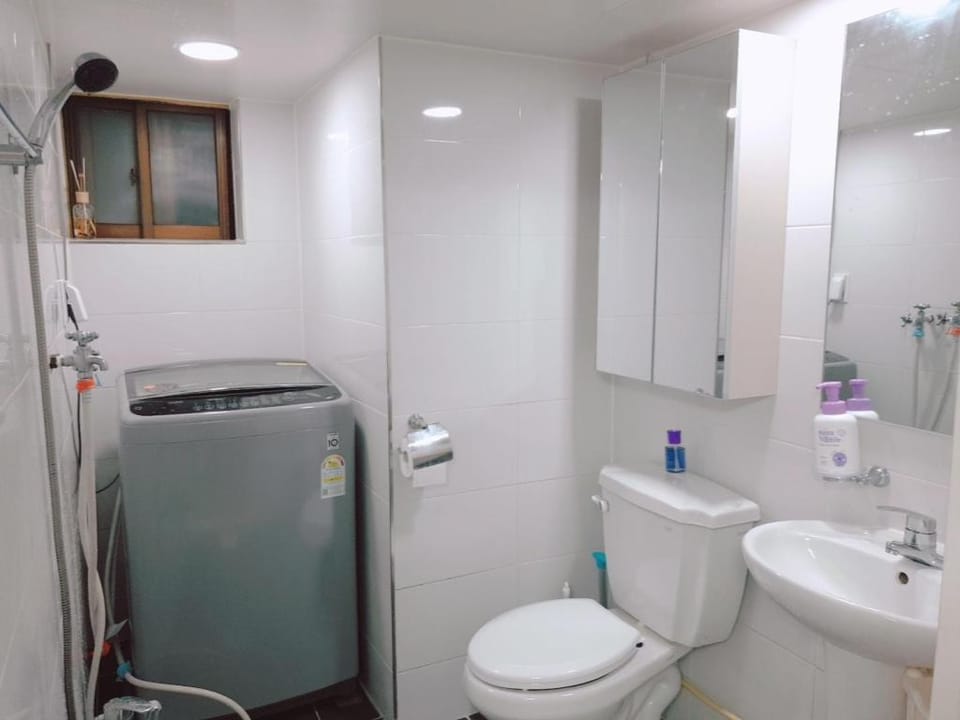 sangsu stn, 2 bed rooms, 3 beds, 1st floor [7]-4 Villa in Seoul
