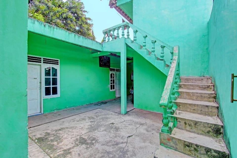 SPOT ON 91764 Griya Amarta Syariah Hotel in Special Region of Yogyakarta