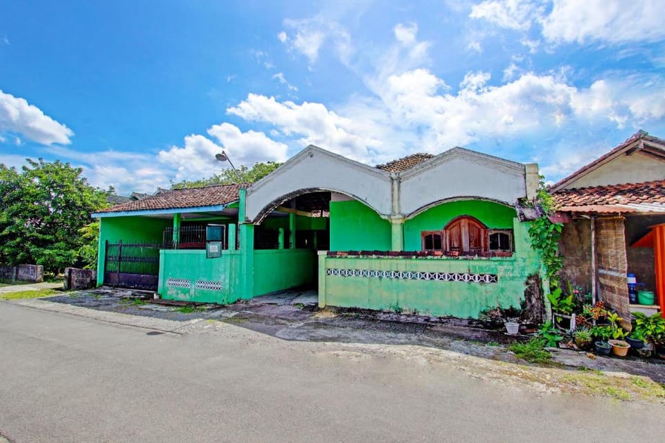 SPOT ON 91764 Griya Amarta Syariah Hotel in Special Region of Yogyakarta