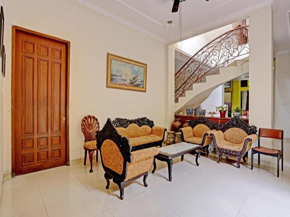 OYO 91861 Pemuda Kemuning Guest House Hotel in Indonesia
