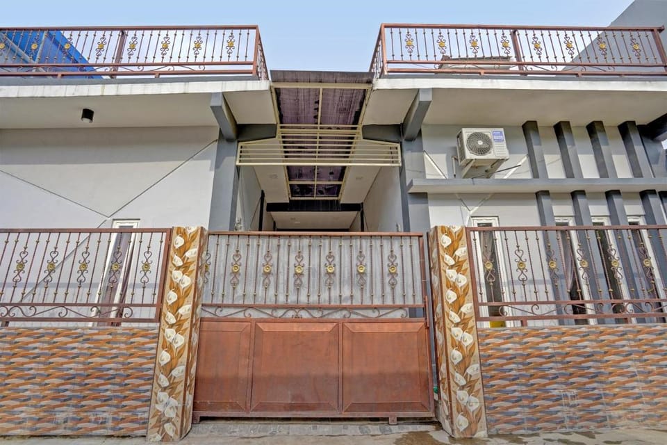 OYO Life 91866 Paradise Ok Kost Syariah Hotel in East Java