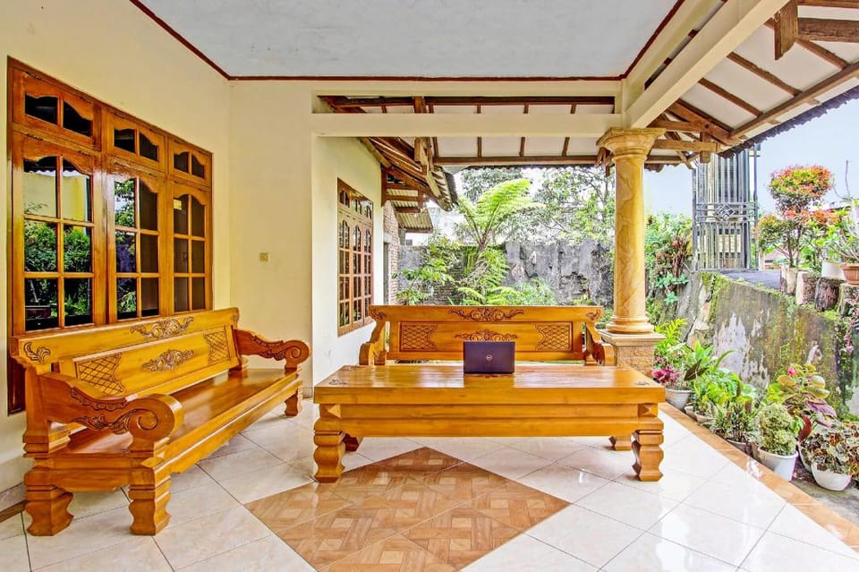 SPOT ON 91850 Hotel Citra Indah Hotel in East Java