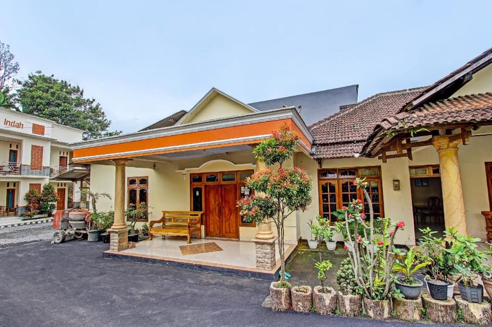 SPOT ON 91850 Hotel Citra Indah Hotel in East Java