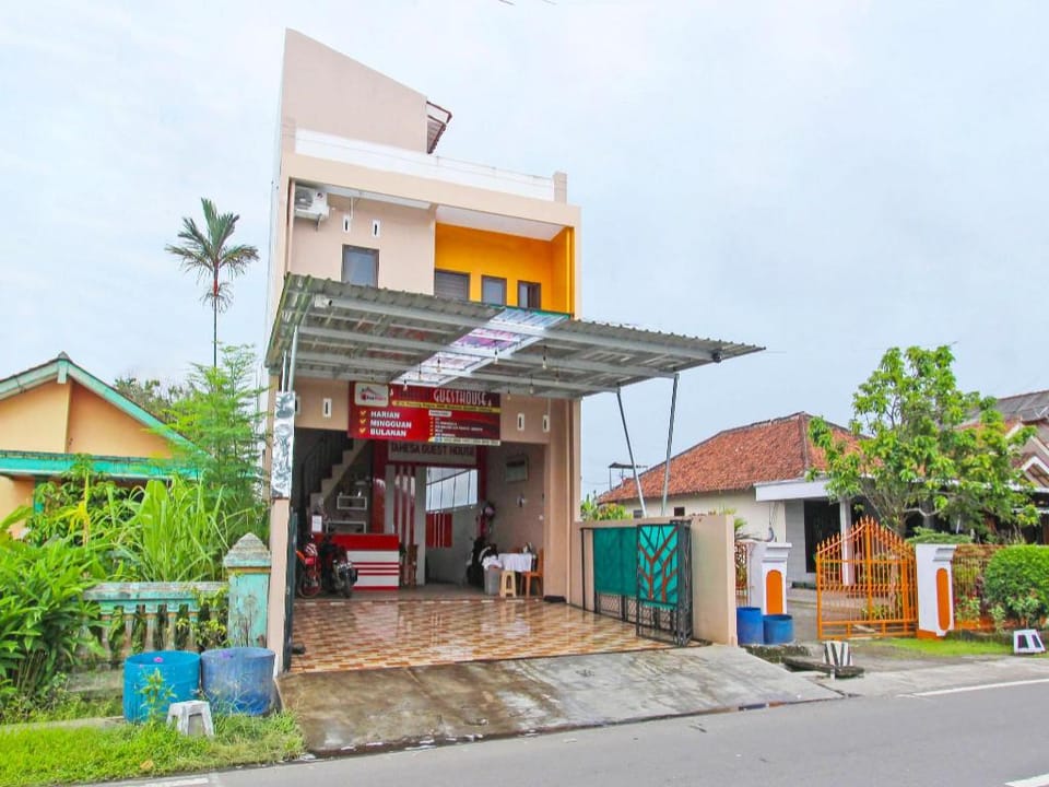 OYO 91842 Tahesa Guesthouse Syariah Hotel in Indonesia