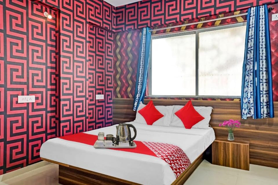 SPOT ON Swarg Executive Paradise Near Fun Time Multiplex Hotel in Pune
