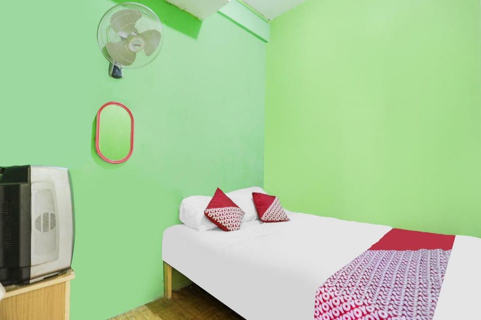 Hotel O Bilqis Homestay NearThe Hot River, Dog Run Hotel in Riau Islands, Indonesia