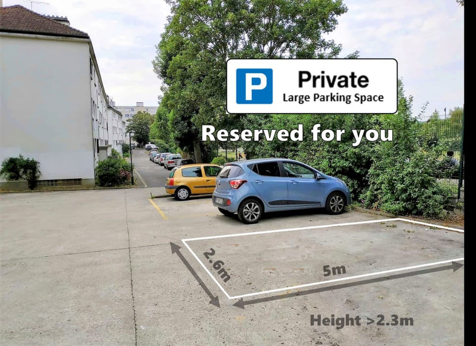 Private room & parking in shared apartment Apartment in Île-de-France