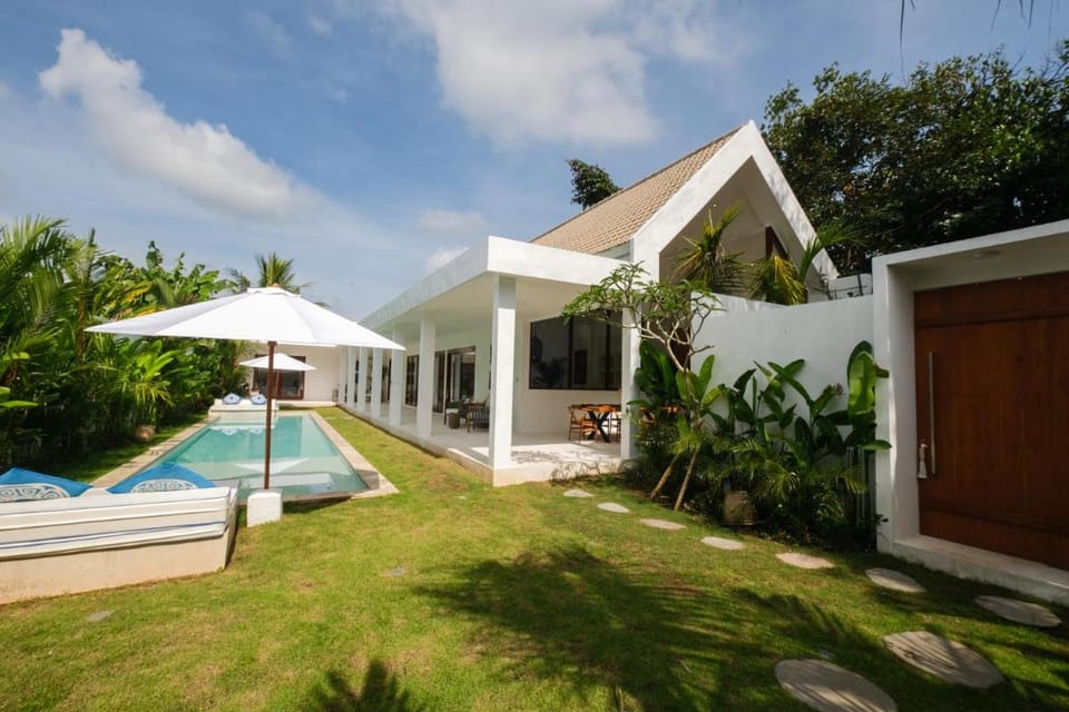 Ubud Luxury 2-Bedroom Villa with Private Pool and BBQ - Serene Escape! Villa in Abiansemal