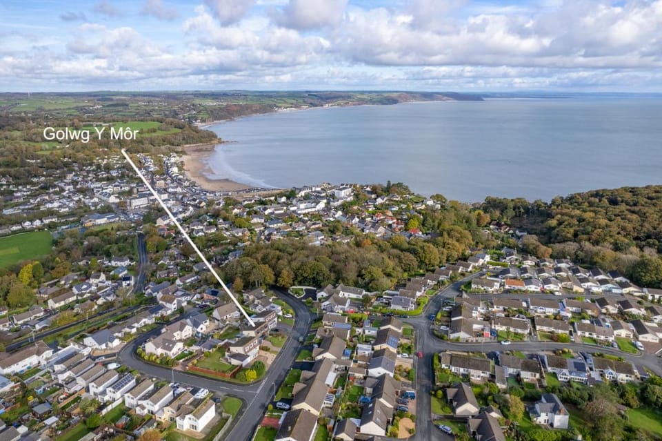 Golwg Y Môr - Sea View Cottage with Hot Tub Vacation rental in Saundersfoot