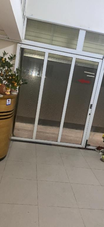 Nam Cường Motel - Phòng đơn có cửa sổ thoáng mát khép kín - Thang máy Bed and Breakfast in Hanoi