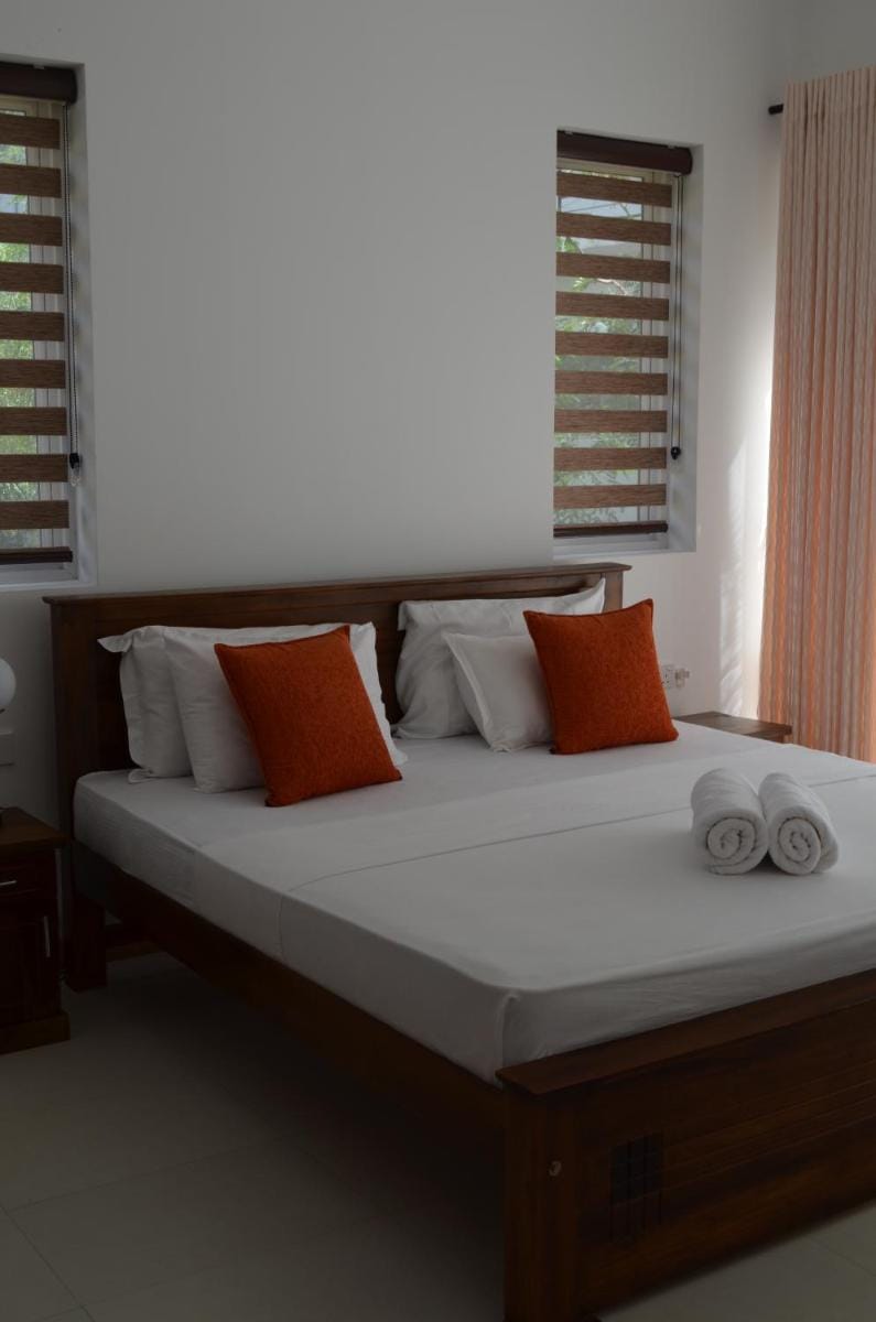 Silina Airport Residence & Transit Hotel Bed and Breakfast in Negombo