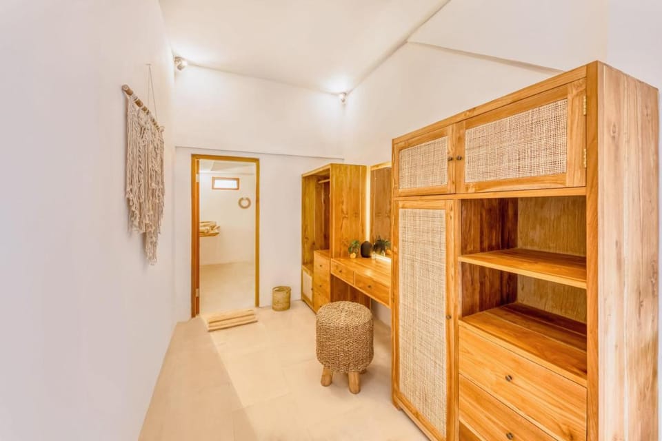Villa Indigo - 5-BDR with huge pool and garden Villa in Kuta