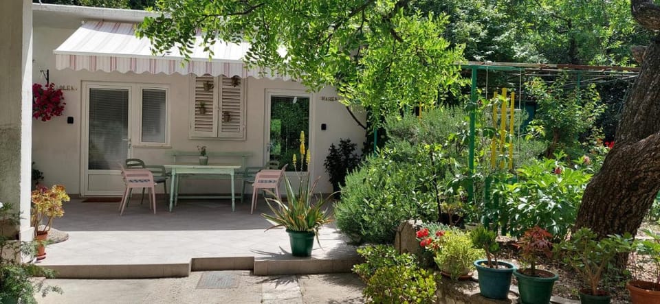 A Charming Oasis In The City Heart 2 Apartment in Makarska