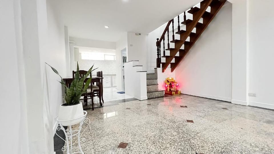 Bangkok Private 4Bedrooms-Parking-Weekly Offer!! Vacation rental in Bangkok