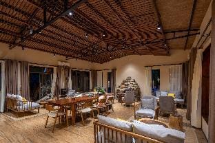 Yangshuo Near Moon Mountain, Room 6, Yard 1 Vacation rental in China