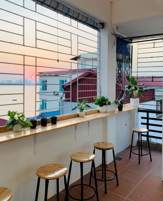 Stylish Apartment with Green Space near West Lake Apartment in Laos