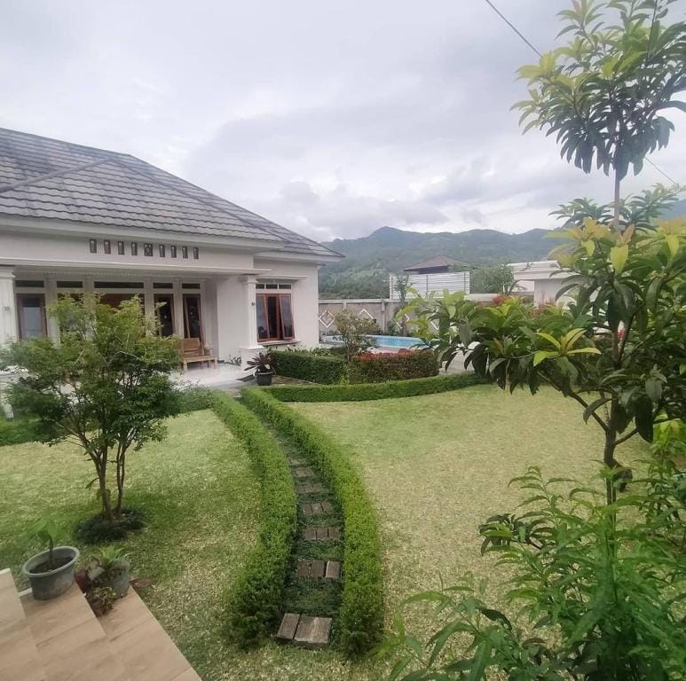 Vila sankis 3 Villa in Cisarua
