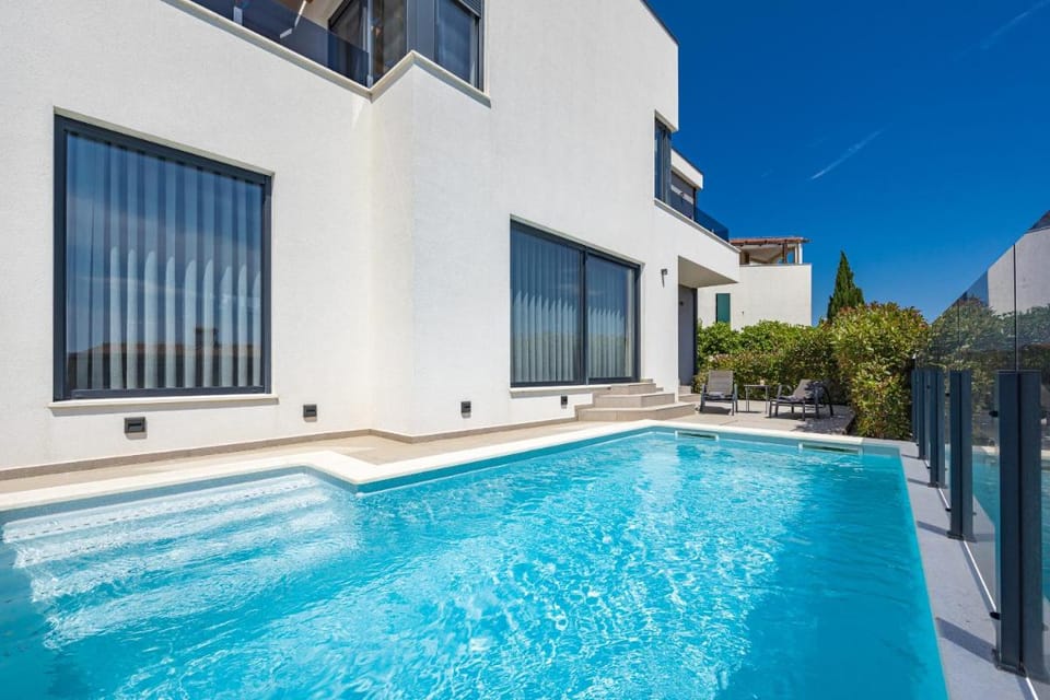 Villa Val Di Bora ~ Luxus ~ Pool ~ Meerblick Villa in Medulin