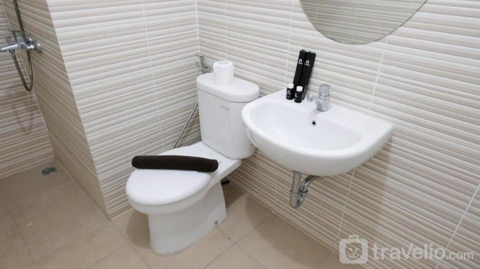 Homey 2BR Puncak Bukit Golf Surabaya By Travelio Apartment in Surabaya