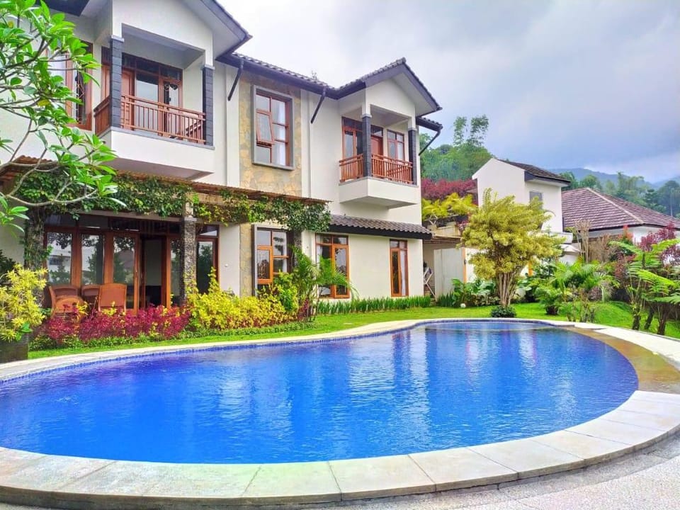 Villa Puncak Bogor Bersih dan Mewah Villa in West Java
